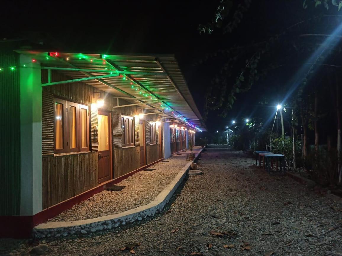 Grasshopper Jungle Queen Resort Chālsa Extérieur photo