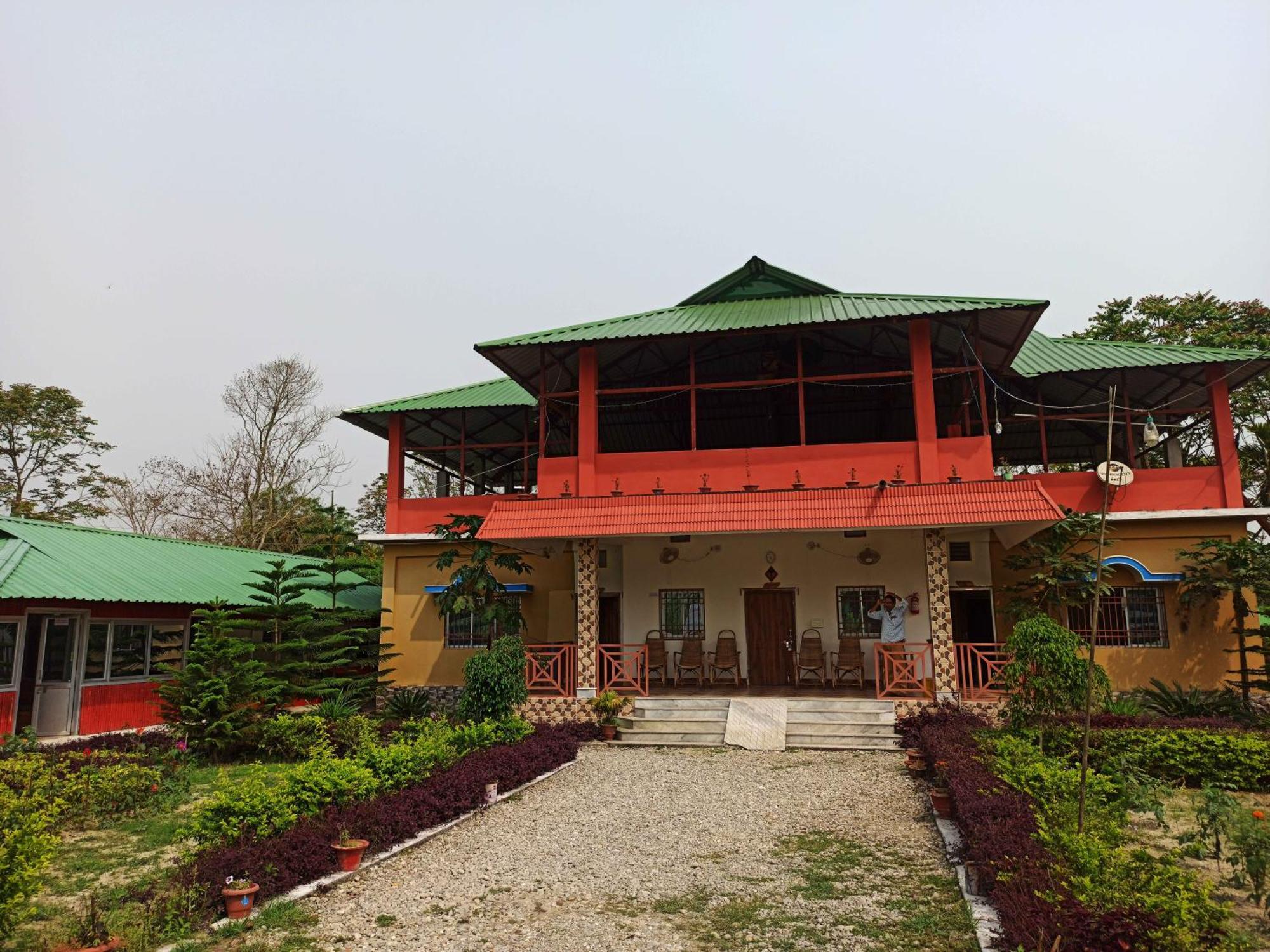 Grasshopper Jungle Queen Resort Chālsa Extérieur photo