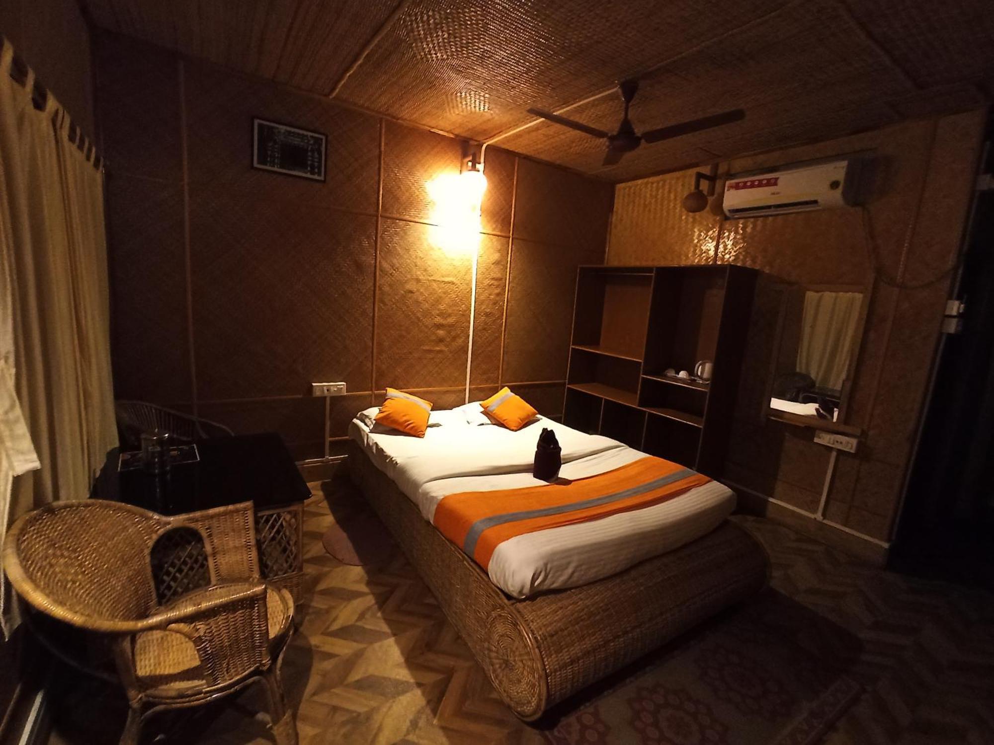 Grasshopper Jungle Queen Resort Chālsa Extérieur photo